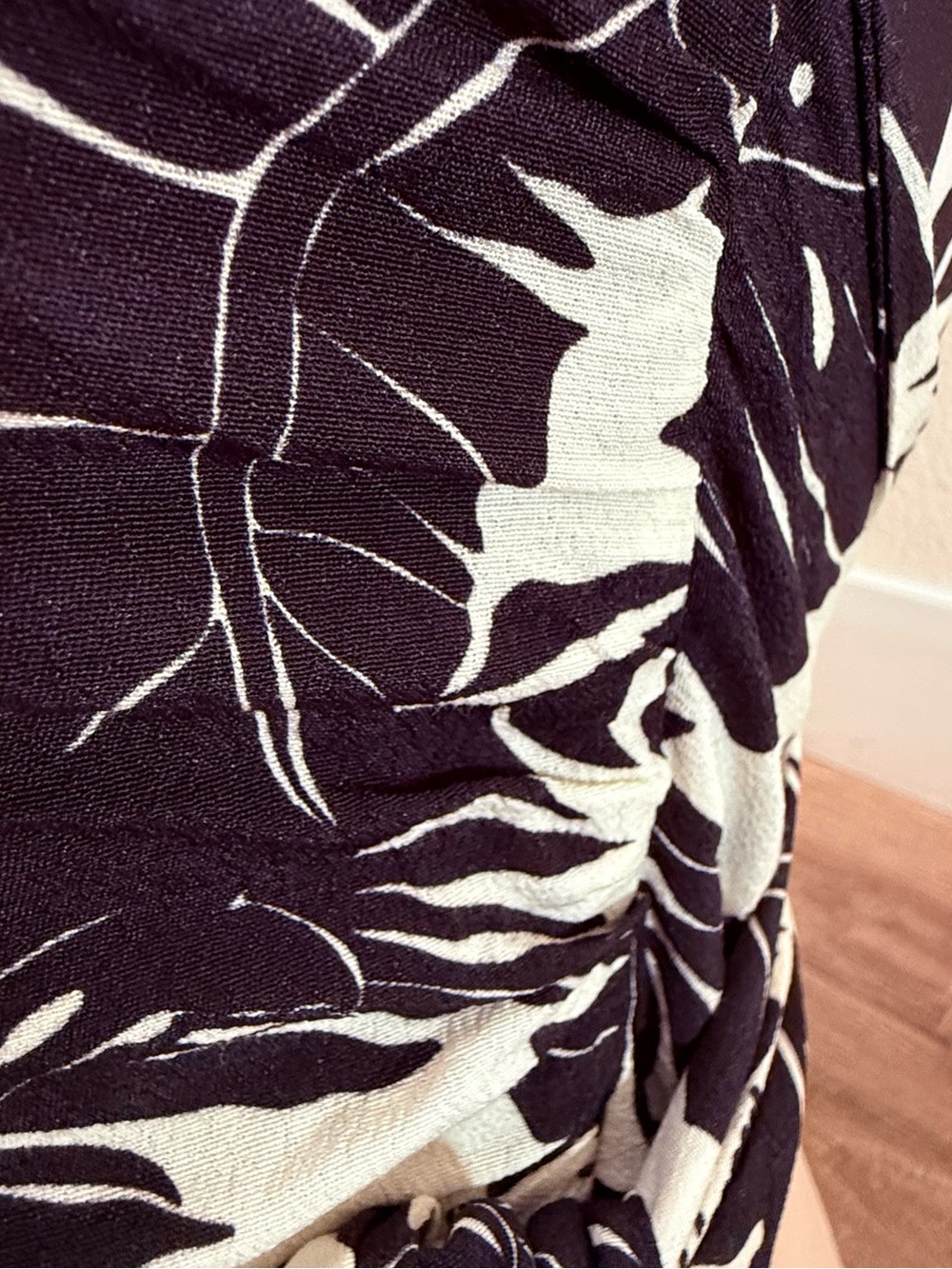 Le Superbe Tropical Wrap Tank Top Black White Palm Print Self Tie Camisole NWT - Picture 9 of 14